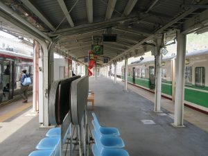 しなの鉄道線 戸倉駅 2番線・3番線 主に、上田・小諸・軽井沢方面行きの列車が発着します