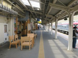 しなの鉄道線 戸倉駅 主に、千曲・篠ノ井・長野方面行きの列車が発着します
