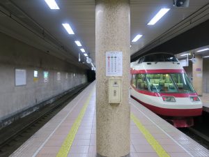 長野電鉄線 長野駅 1番線 主に須坂・信州中野方面行きの各駅停車が発着します