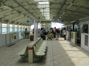 ゆいレール 那覇空港駅 ホーム 終点なので、どっちも首里駅方面に行きます