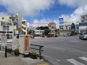 沖縄県 那覇市 鳥堀交差点 首里城公園へは道なりに従って、赤枠の方向へ行きます