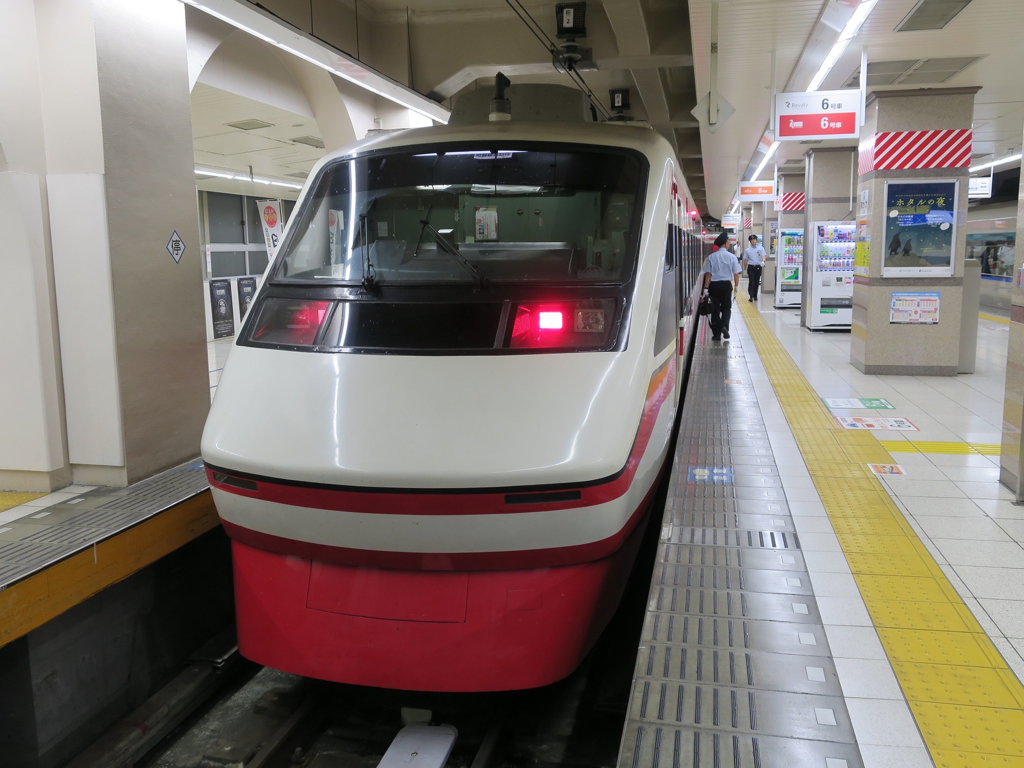 東武スカイツリーライン 200系 特急りょうもう 前面 浅草駅にて撮影