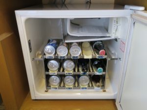 上諏訪温泉 ホテル鷺の湯 冷蔵庫の中身 なんと今どき課金制の飲み物が置いてあります
