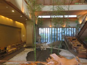 上諏訪温泉 ホテル鷺の湯 建物内の庭園