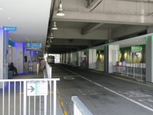 ALPICO 松本バスターミナル バス乗り場 左側が路線バス 右側が特急バスと高速バスの乗り場です