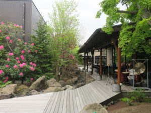 熊谷天然温泉 花湯スパリゾート お食事処から見える中庭
