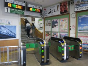 JR仙石線 松島海岸駅 Suica対応の自動改札機が並びます