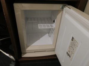 ホテル クラウンヒルズ 仙台青葉通り シングルルーム 冷蔵庫 使うときは庫内のスイッチを入れます