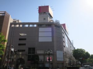 仙台駅前 旧さくら野百貨店 すぐ隣にドン・キホーテがあります