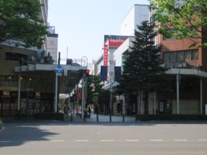 定禅寺通との交差点 JR仙台駅から続く商店街はここでが終点です