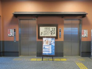 竜泉寺の湯 仙台泉店 フロントへはエレベーターで上がります