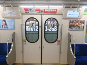 仙台地下鉄東西線 2000系 ドア 窓が楕円形っぽいのが特徴です