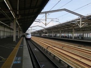 JR東北新幹線 2番線と3番線は、ホームの間にあります