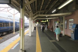 伊豆急行線 伊東駅 1番線 主に伊豆高原・伊豆急下田方面に行く列車が発着します
