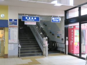 松浦鉄道 西九州線 佐世保駅 ホームへの階段・エスカレーター