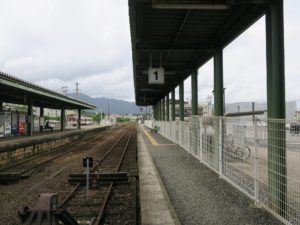 松浦鉄道 西九州線 伊万里駅 1番線 有田・たびら平戸口・佐々・佐世保方面に行く列車が発着します