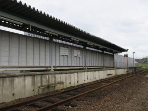 JR筑肥線 伊万里駅 ホーム 唐津方面行きの列車が発着します