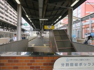 福岡地下鉄空港線 姪浜駅 3番線・4番線 主に福岡地下鉄の天神・博多・福岡空港方面に行く列車が発着します