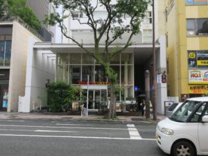 ホテルユニゾ福岡天神 入り口はタリーズコーヒーの脇にあります