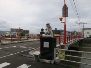 佐賀県伊万里市 延命橋 橋の欄干に伊万里色絵瓢箪鯰唐子像があります