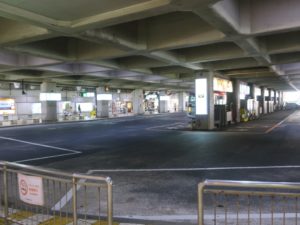 新潟市 万代シテイバスセンター バスセンター内部からバス出入口方向を撮影