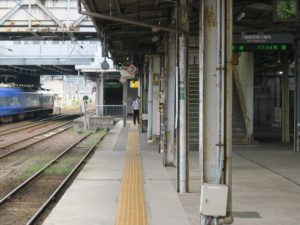 JR奥羽本線 秋田駅 1番線 行き止まりになっている先が2番線です