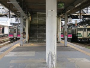 JR羽越本線 秋田駅 5番線・6番線 秋田駅は線区・方向ごとに発車番線は決まっていません
