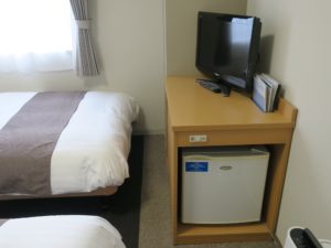 コンフォートホテル秋田 ツインエコノミー テレビと冷蔵庫