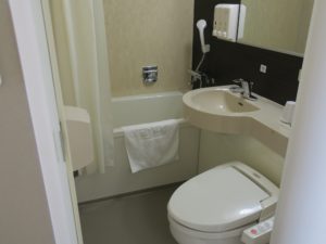 コンフォートホテル秋田 ツインエコノミー バスルームとトイレ