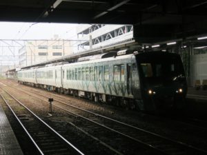 JR奥羽本線 HB-E300系 リゾートしらかみ 橅編成 秋田駅にて