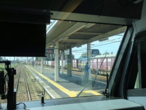 リゾートしらかみからの車窓 東能代駅 ここから進行方向が変わります ここから五能線に入ります