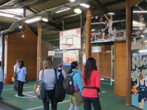 JR五能線 能代駅 リゾートしらかみ くまげら編成の行き違い町の間、バスケットボール大会が行われます