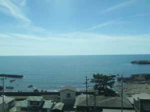リゾートしらかみからの車窓 あきた白神－岩舘 車窓からは日本海が見えます
