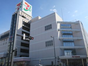 イトーヨーカドー弘前店 1階が弘前バスターミナルになっています