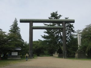 青森縣護国神社 大鳥居 弘前城公園の中にあります