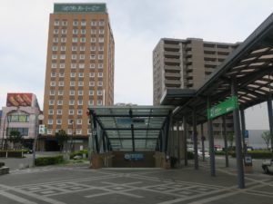 青森県弘前市 弘前駅から弘前城への道 えきどてプロムナードへの地下歩道