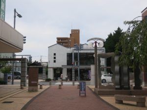 青森県弘前市 弘前駅から弘前城への道 ちかどてプロムナードの終点 ここを右に曲がります