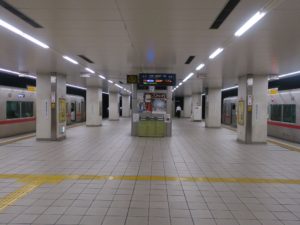 名鉄瀬戸線 栄町駅 1番線・2番線 主に大曽根・尾張瀬戸方面に行く列車が発着します