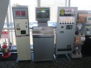 名古屋テレビ塔 展望台 記念メダル販売機と刻印機