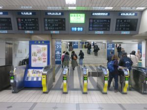 名鉄名古屋本線 名古屋駅 中央改札口 manacaなどのICカード対応自動券売機が並びます