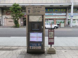 岐阜バス 徹明町バス停留所 到着予定時刻が液晶パネルに表示されます