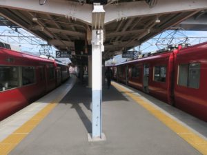 名鉄犬山線 新鵜沼駅 2番線・3番線 主に各務原線から犬山線に直通する列車が発着します