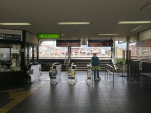 名鉄各務原線 新鵜沼駅 西口 改札口 manacaなどのICカード対応の自動改札機が並びます