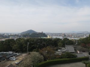 犬山成田山 大本山成田山名古屋別院大聖寺 本堂からの景色 犬山城が見えます
