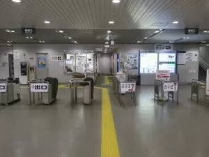 ゆとりーとライン 大曽根駅 改札口 バスの運賃箱が並びます