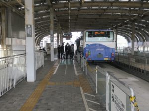 ゆとりーとライン 大曽根駅 バスが停車中