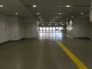 ゆとりーとライン ナゴヤドーム前矢田駅 改札口・・・ていうかただの通路にしか見えません