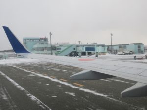 稚内空港 旅客ターミナル 機内から撮影