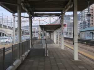 JR山形線 福島駅 4番線・5番線の先に、6番線があります 6番線は山形線で米沢方面に行く列車が発着します
