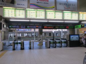 JR奥羽本線 福島駅 東口 改札口 SuicaなどのICカード対応の自動改札機が並びます